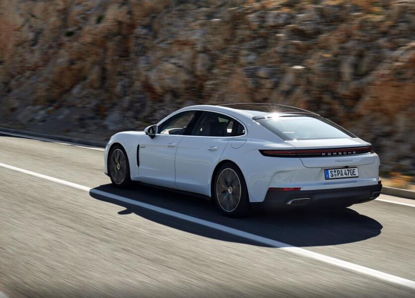 新款保时捷panamera插电混动版:起售价128.8万,纯电续航96公里