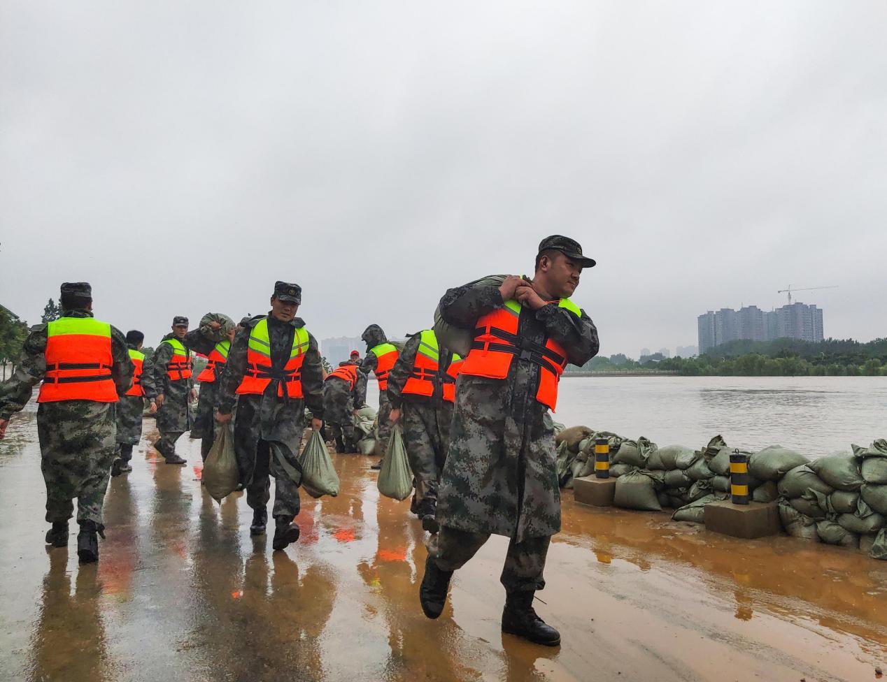 河南郑州抗洪抢险图片图片