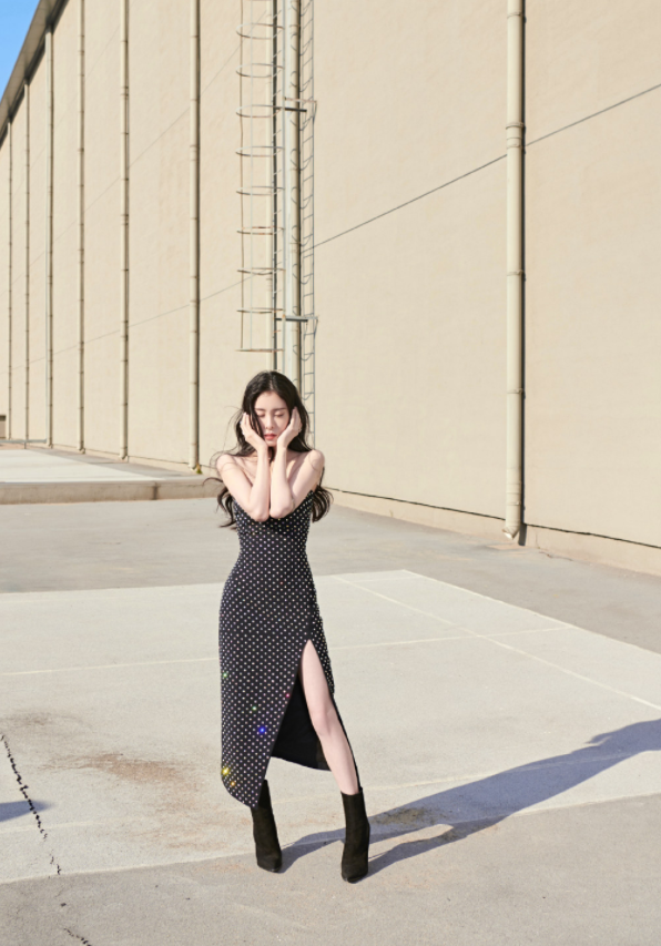 张碧晨又带火了星星裙身材丰满气质撩人难怪华晨宇喜欢她