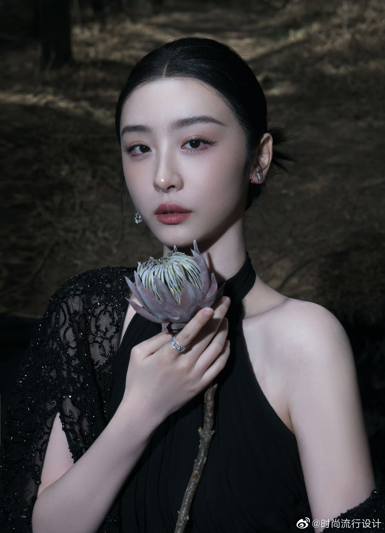 女明星们佩戴精致而不张扬的珠宝
