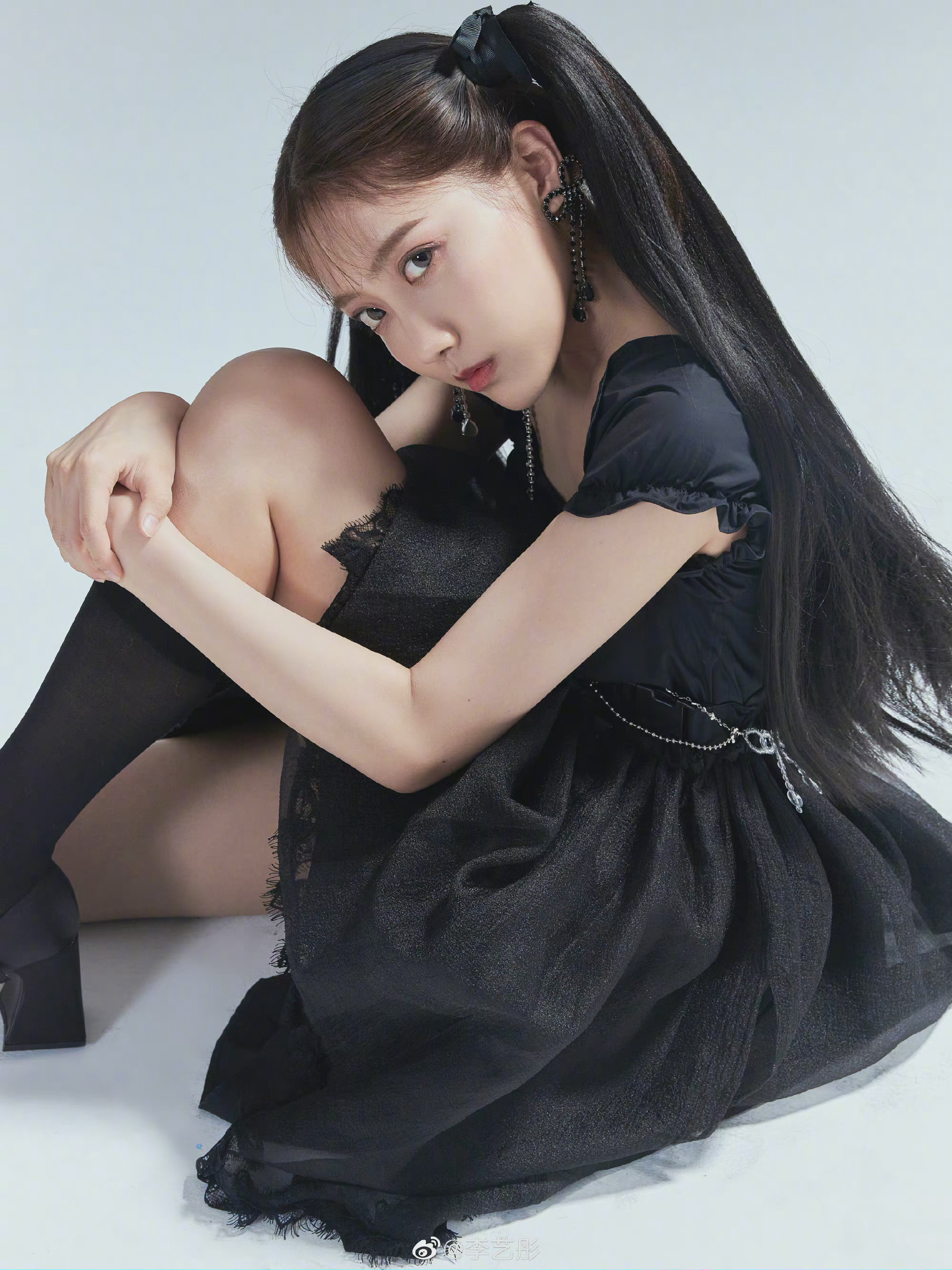 李艺彤的双马尾造型也好绝啊,又甜又酷的,有一种独特的气质……_高清