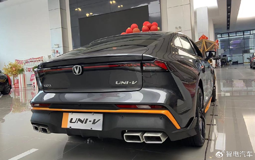 依旧是年轻人绕不开的选择实拍长安第二代univ