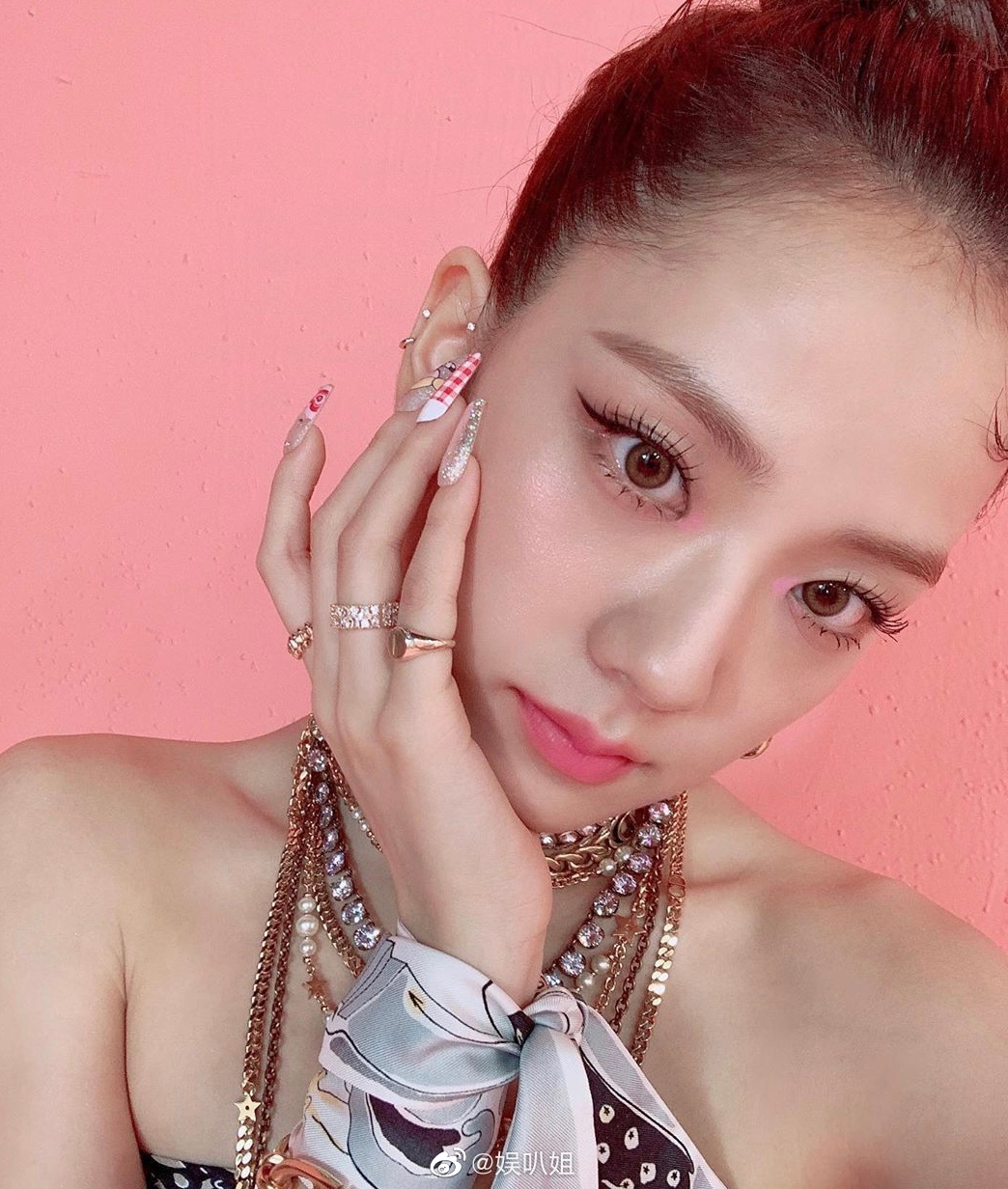 金智秀jisoo的肤色太好看了!很健康的小麦色_高清图集_新浪网