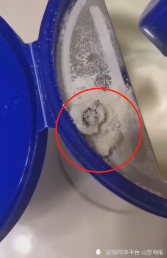 山东一女士购买爱他美奶粉发现黑色异物 消费者称还被客服怼：“这是你的问题”公司回应：不存在休闲区蓝鸢梦想 - Www.slyday.coM