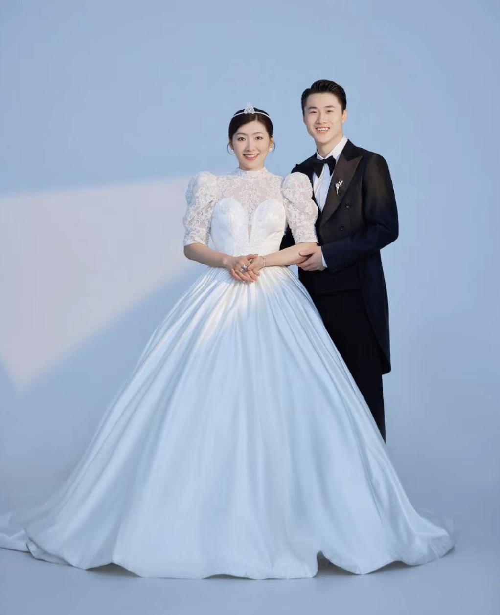 徐梦桃王心迪领证,两人穿国家队队服现身民政局,婚纱照幸福洋溢休闲区蓝鸢梦想 - Www.slyday.coM 徐梦桃王心迪领证,两人穿国家队队服现身民政局,婚纱照幸福洋溢休闲区蓝鸢梦想 - Www.slyday.coM