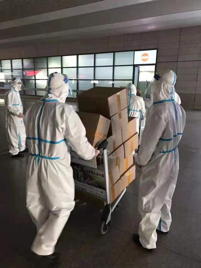 丈夫坚守虹桥火车站，护士妻子从杭州援沪，两人在同一个城市相隔20公里守“沪”休闲区蓝鸢梦想 - Www.slyday.coM