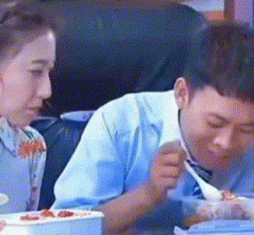 张译上热搜,捂嘴沈腾的表情包和撒娇属性被扒出!网友:演喜剧吧休闲区蓝鸢梦想 - Www.slyday.coM 张译上热搜,捂嘴沈腾的表情包和撒娇属性被扒出!网友:演喜剧吧休闲区蓝鸢梦想 - Www.slyday.coM