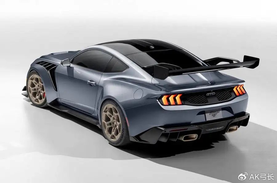 新款福特野马gtd碳纤维车身800马力挑战欧洲超级跑车