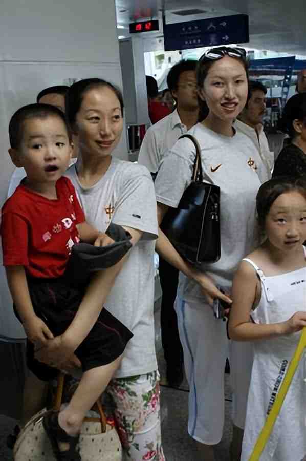 广东男篮被迫集体转运隔离!这不是杜锋和三姐杜梅的感人故事!休闲区蓝鸢梦想 - Www.slyday.coM 广东男篮被迫集体转运隔离!这不是杜锋和三姐杜梅的感人故事!休闲区蓝鸢梦想 - Www.slyday.coM