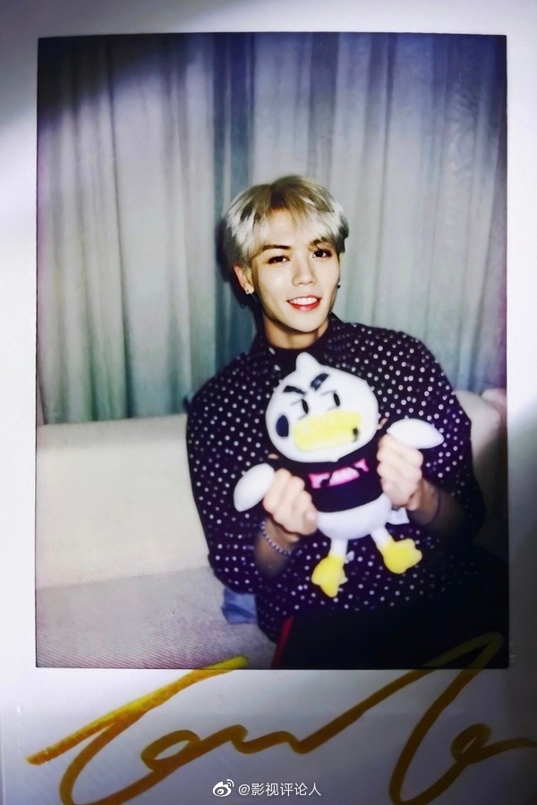 一些珍藏的林彦俊拍立得照片 没人不会为小橘心动吧__财经头条