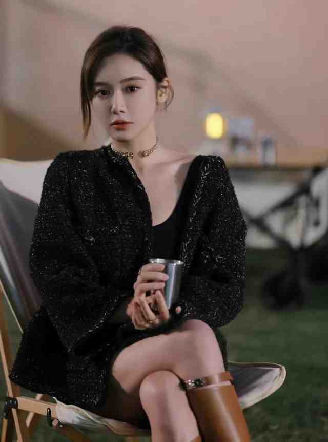 篮球美女主播美娜晒照，黑色套装显成熟，又纯又欲的天花板？__财经头条