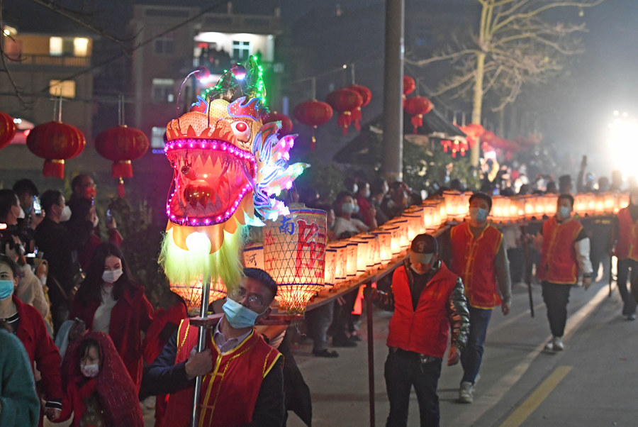 泉州板凳游龙灯火龙乡间绕百姓闹元宵