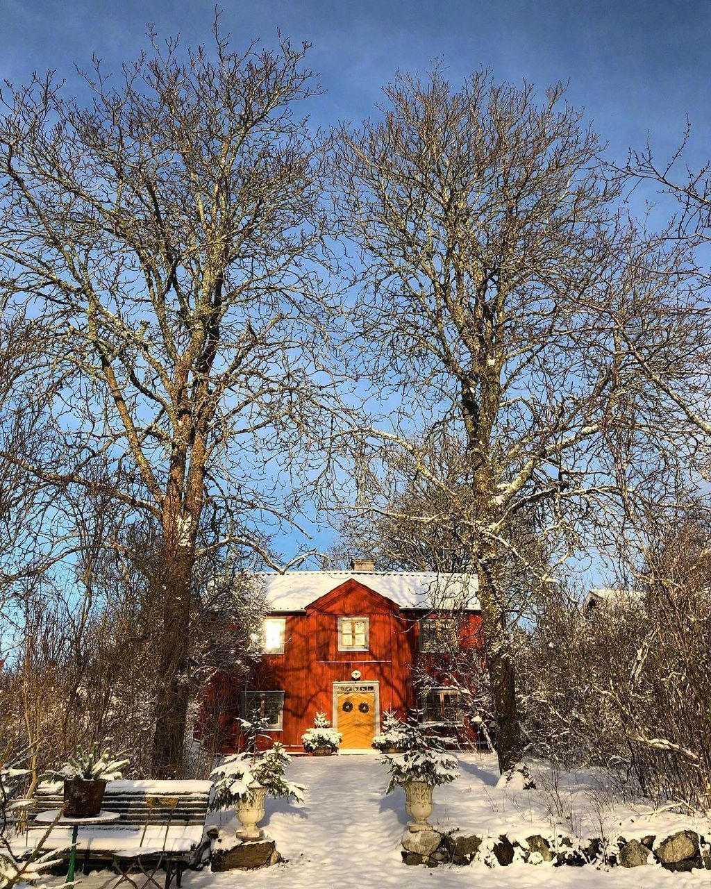瑞典雪中小木屋__财经头条