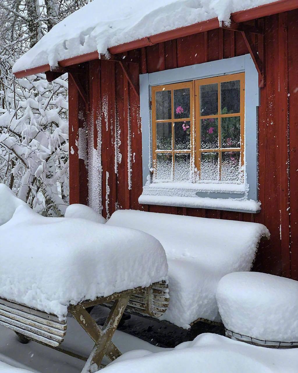 瑞典雪中小木屋__财经头条