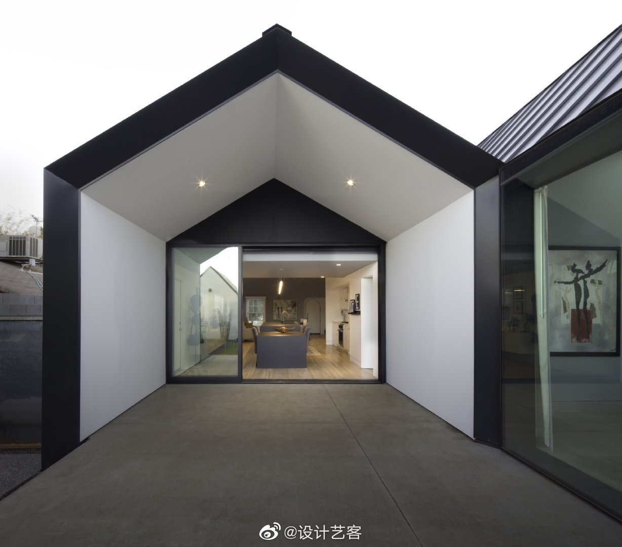 现代坡屋顶住宅,简而有品。