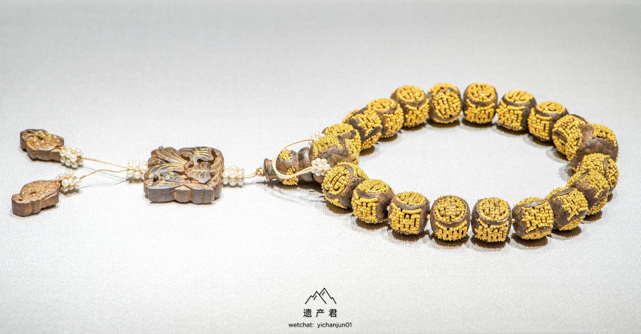 故宫博物院藏· 清代迦南香嵌金长圆寿字纹十八字手串