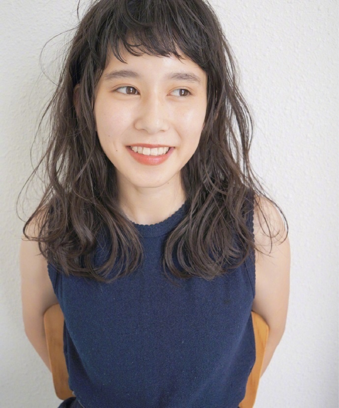 日系齐刘海中长发发型  (*~▽~*)