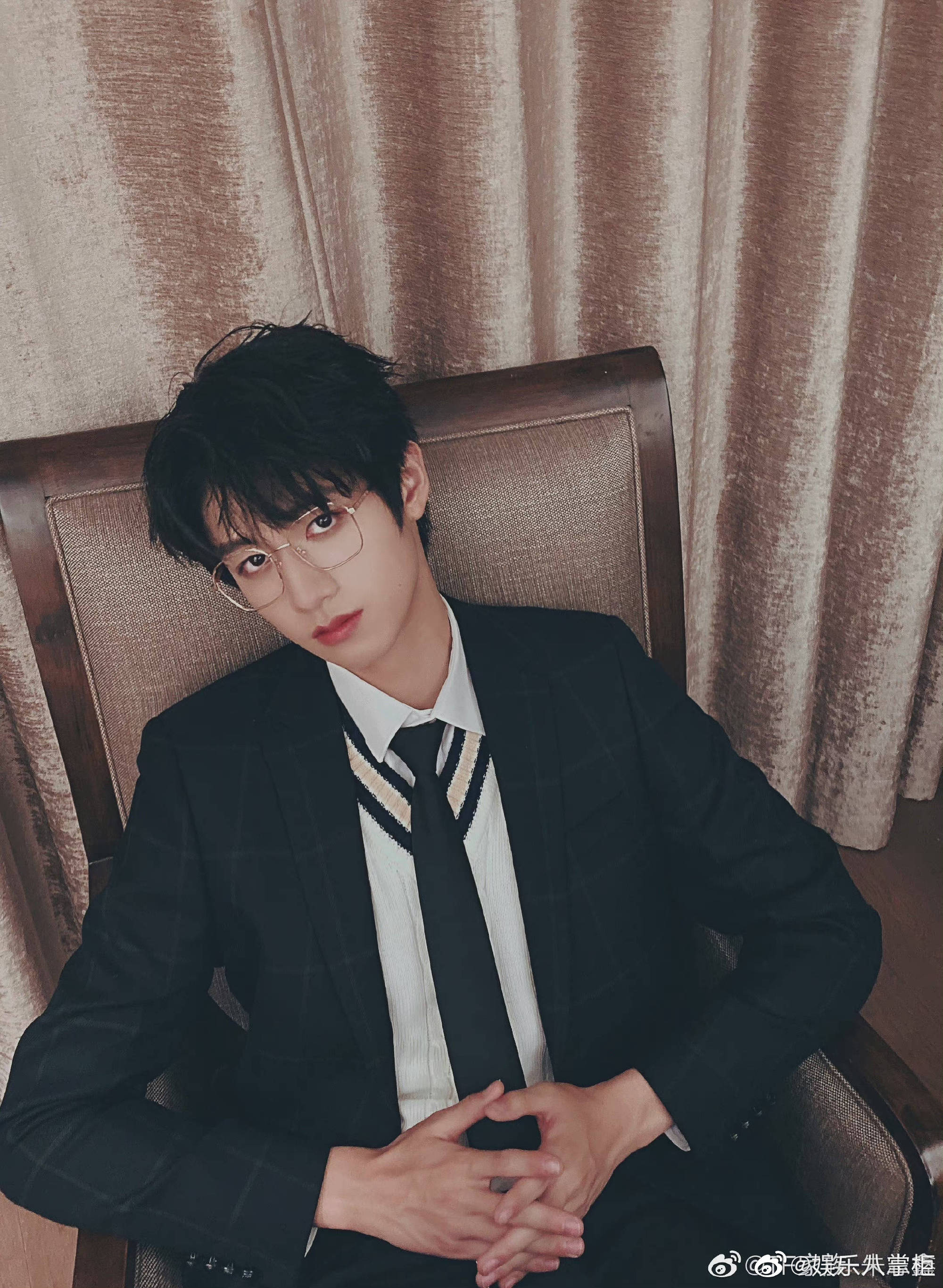 三代神颜朱志鑫用这张脸生活一定很幸福吧