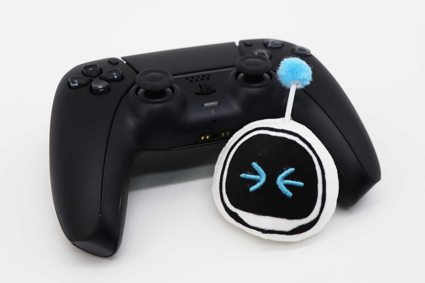 原配亮相午夜黑星辰红ps5手柄开箱报告