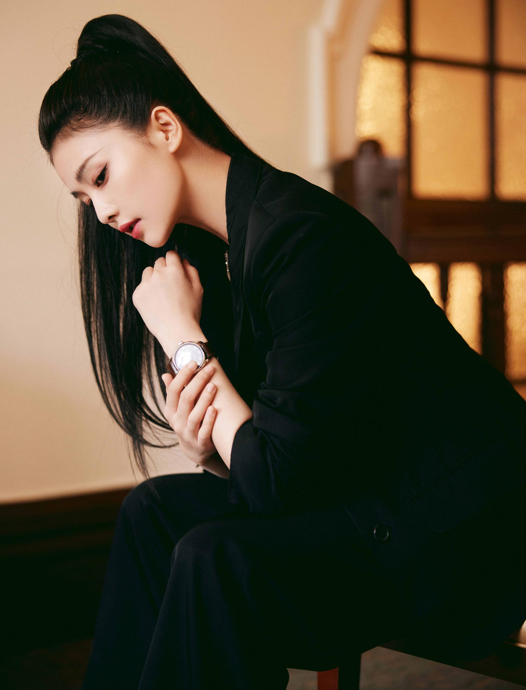 欢娱影视演员白鹿my今天出席tomford唇诱派对