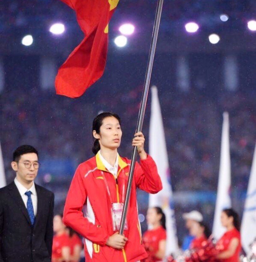 中国奥运旗手轶事:一人不比赛专职扛旗,赵帅身高1.