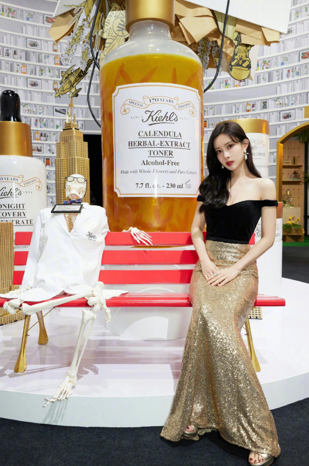 郭敬明审美没问题看孟子义穿露肩人鱼裙气质太高级