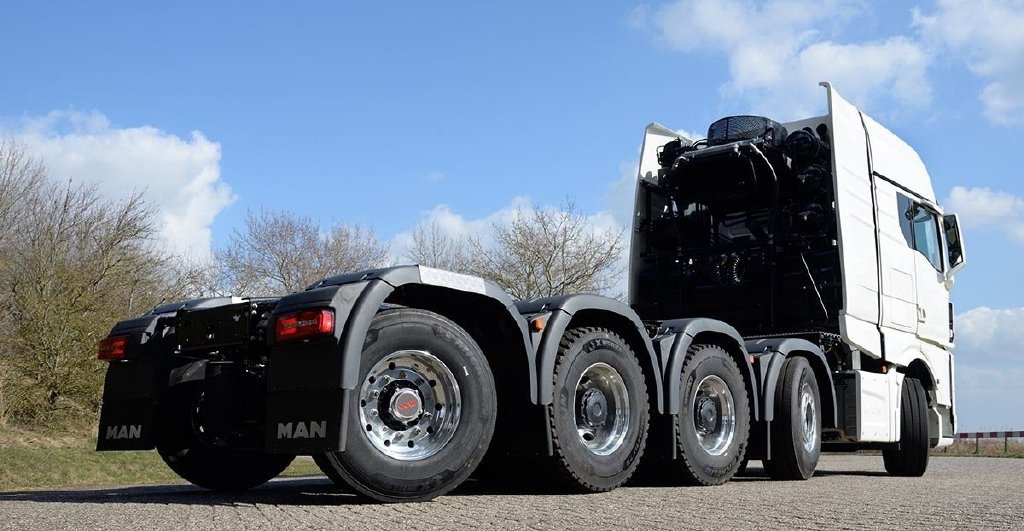 卡车也能玩改装wierda10x4牵引最大250吨