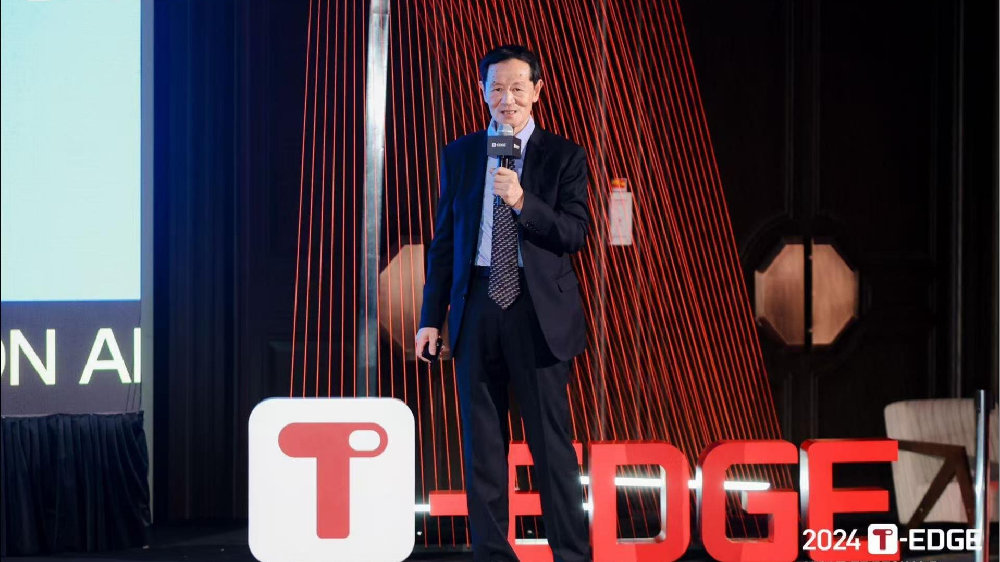 何伟文:不要放弃对美国的合作,立足中国寻找AI新赛道|独角兽|全球化|关税_新浪新闻