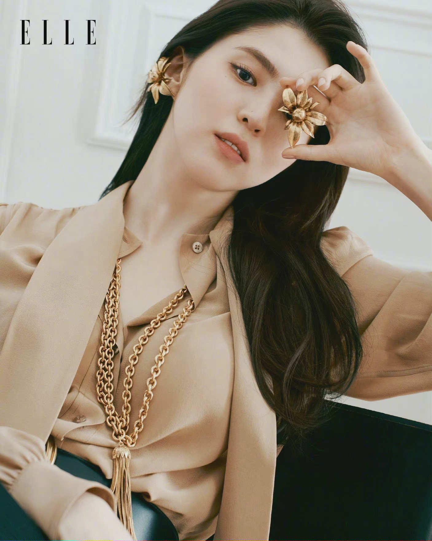 韩素希港版elle四月刊封面女郎