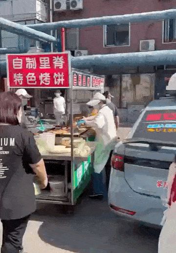 哈哈哈哈~下大雨坚持出门散步的柴犬和被震惊到的柯基!休闲区蓝鸢梦想 - Www.slyday.coM 哈哈哈哈~下大雨坚持出门散步的柴犬和被震惊到的柯基!休闲区蓝鸢梦想 - Www.slyday.coM