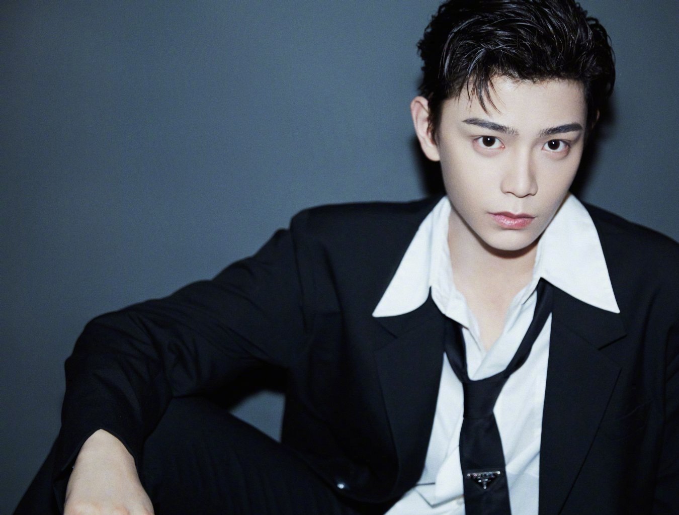 丁禹兮西装背头造型真就一个字"绝"!