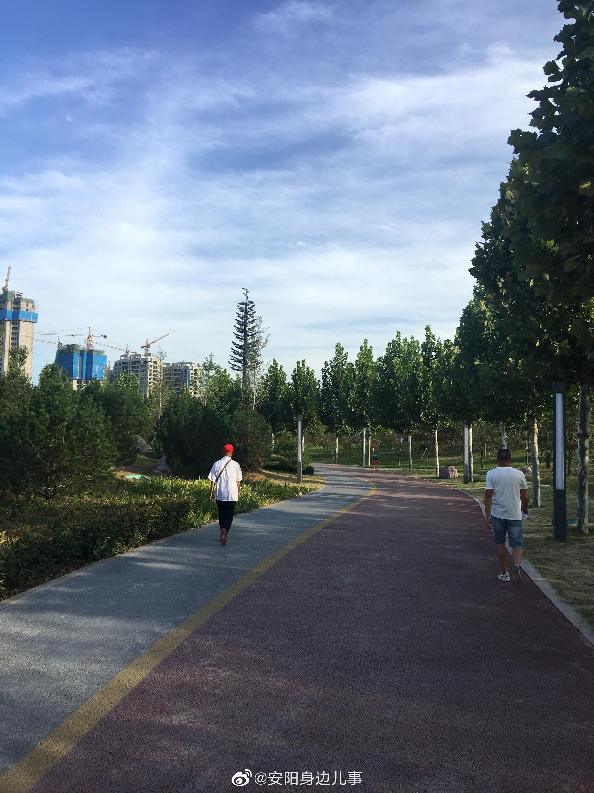 游览安阳市西部的龙安公园