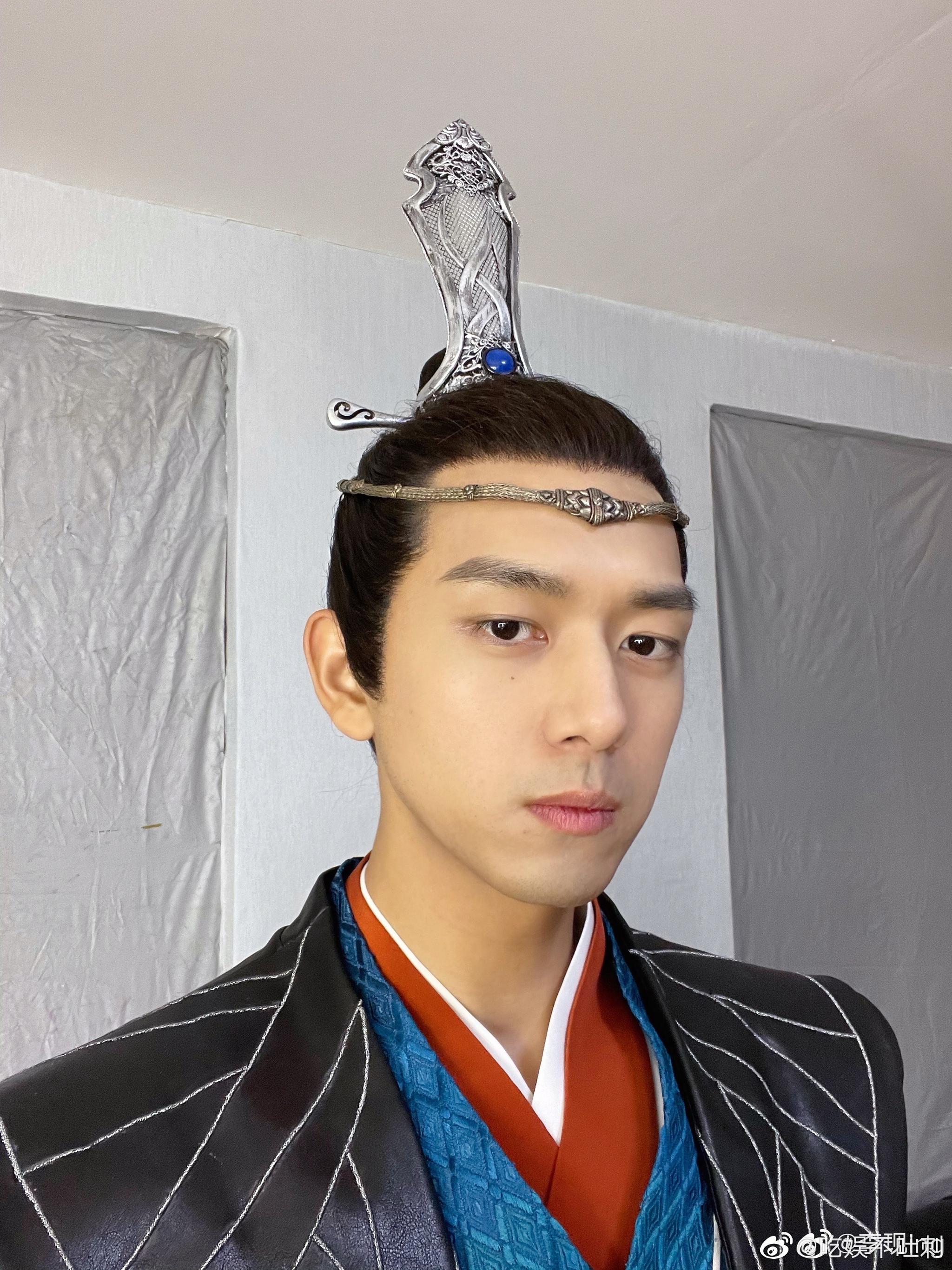 李现古装有大将军那味儿了宛如将军本将了