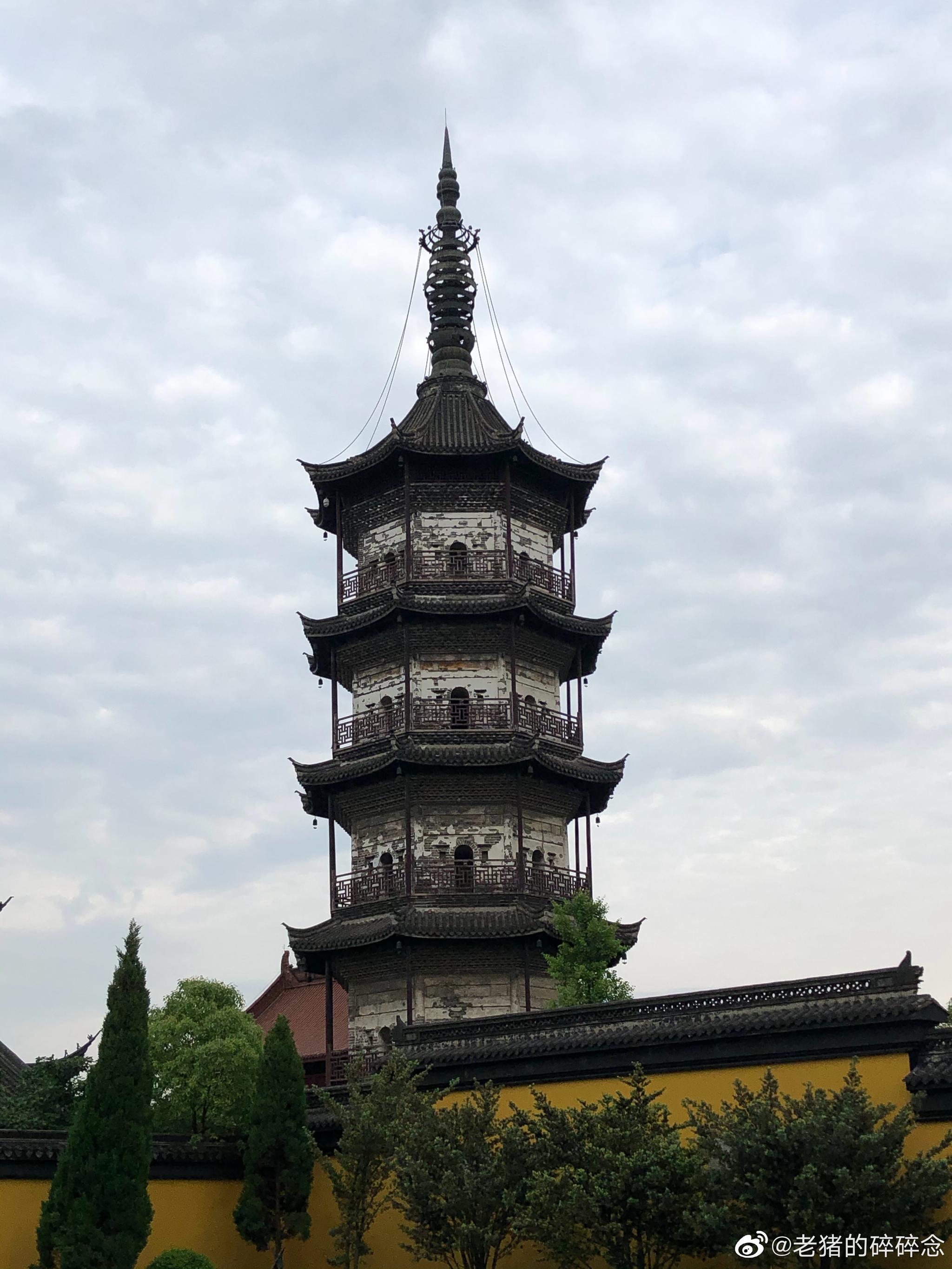 到了大平湖,报本塔是要看看的