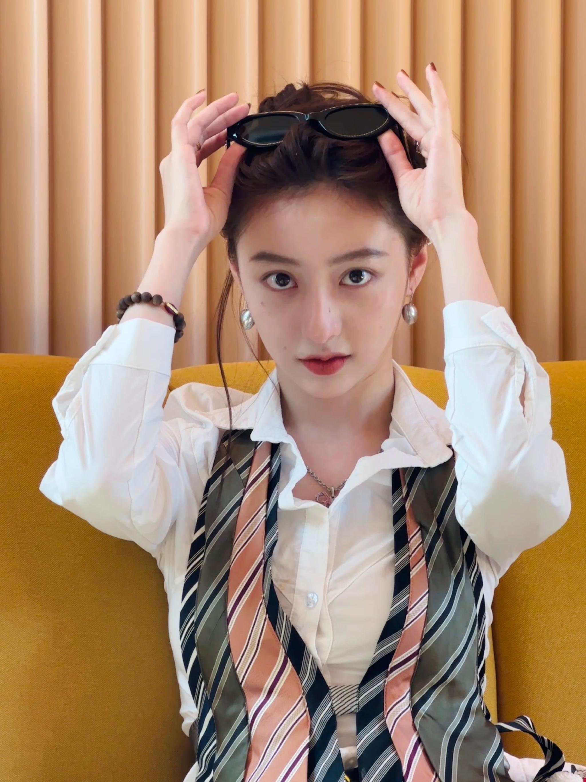 挑战一天爱一个漂亮小花🥰 live也特别特别漂亮😭胡连馨我女|胡连馨|一天_新浪新闻