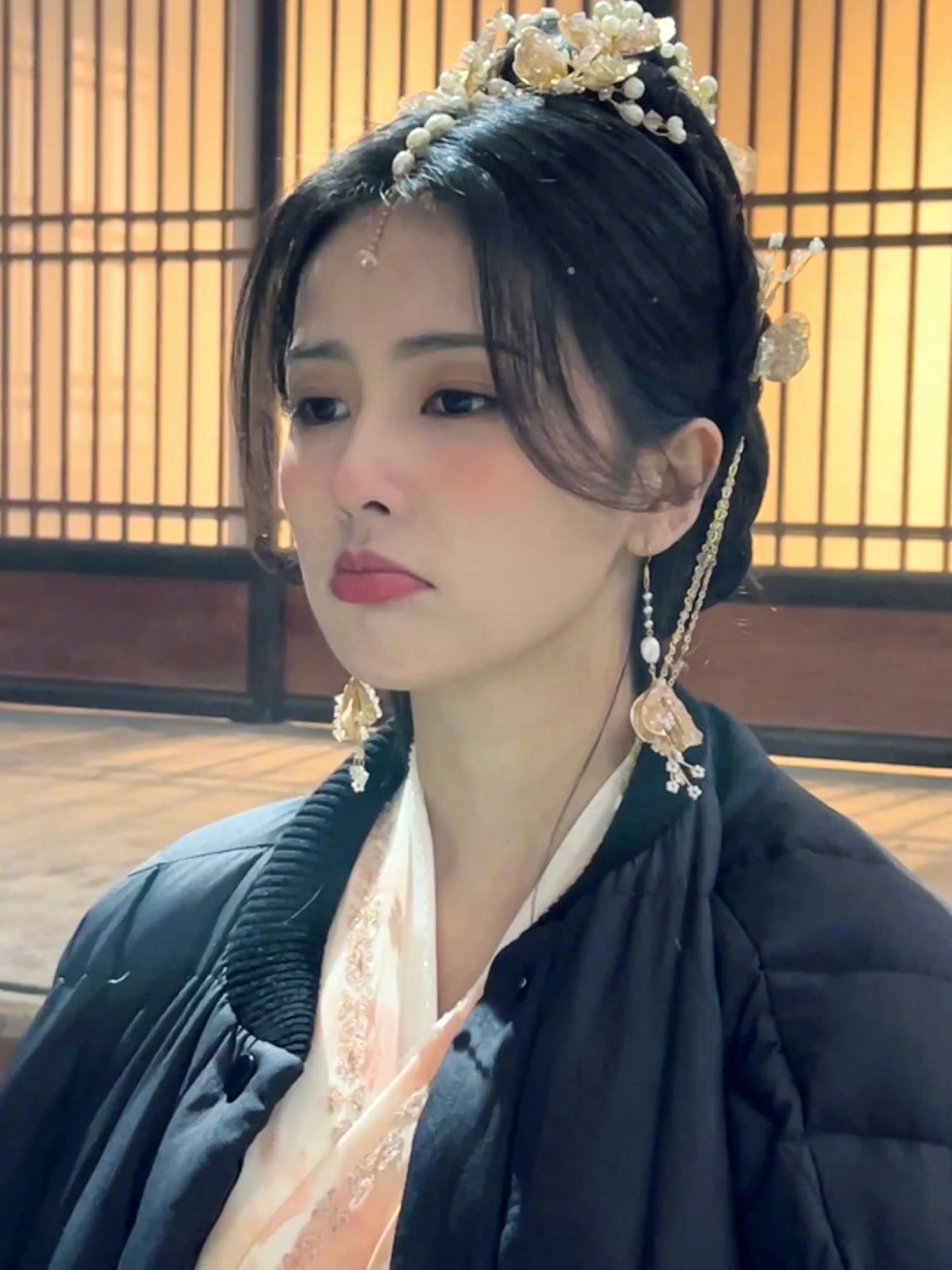 白鹿叶夕雾粉衣飘雪花絮照～ 氛围感十足,好美啊