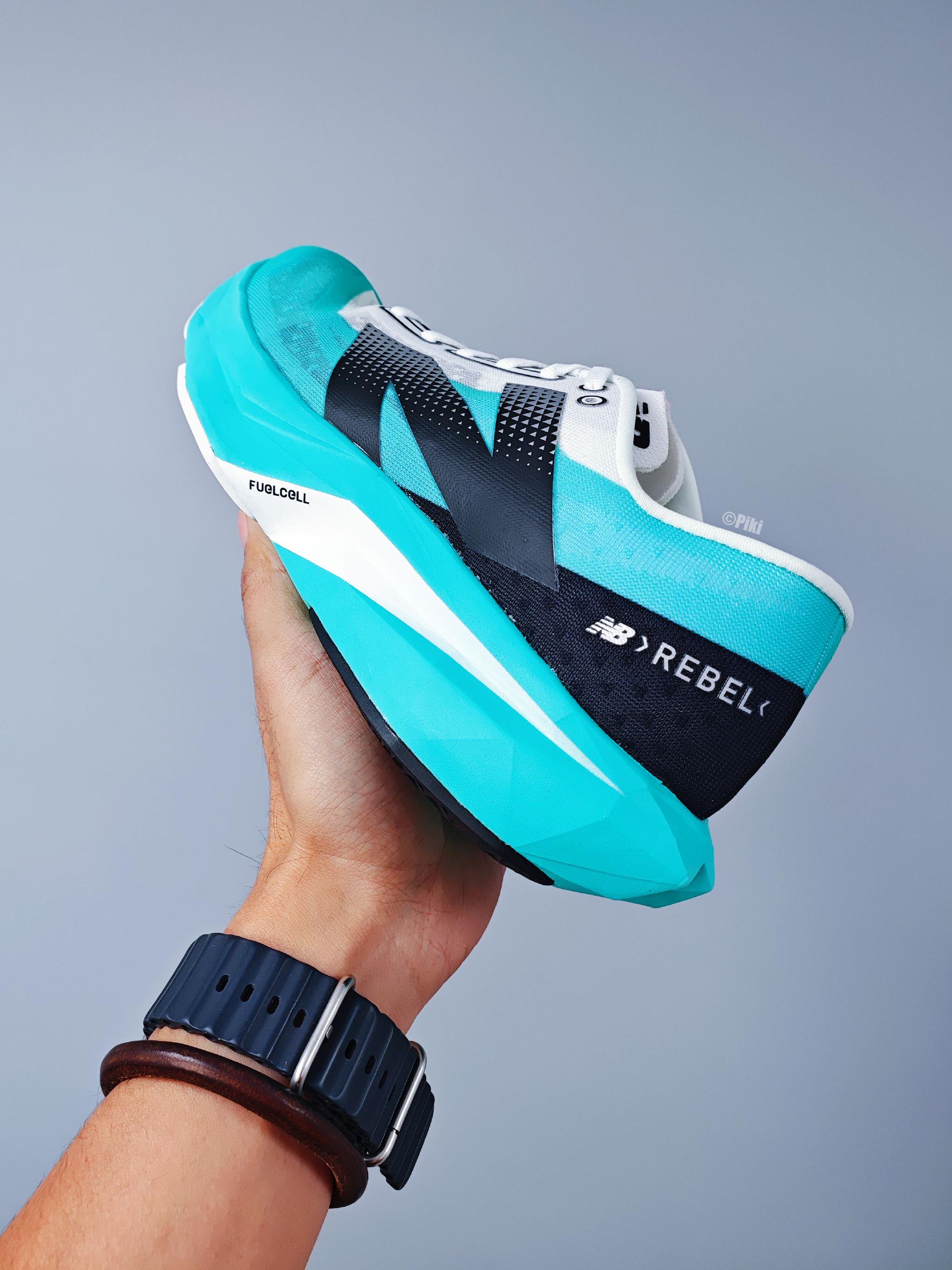 new balance sc rebel v4 延续着sc竞速跑鞋驾驭的设计基因,定位日常