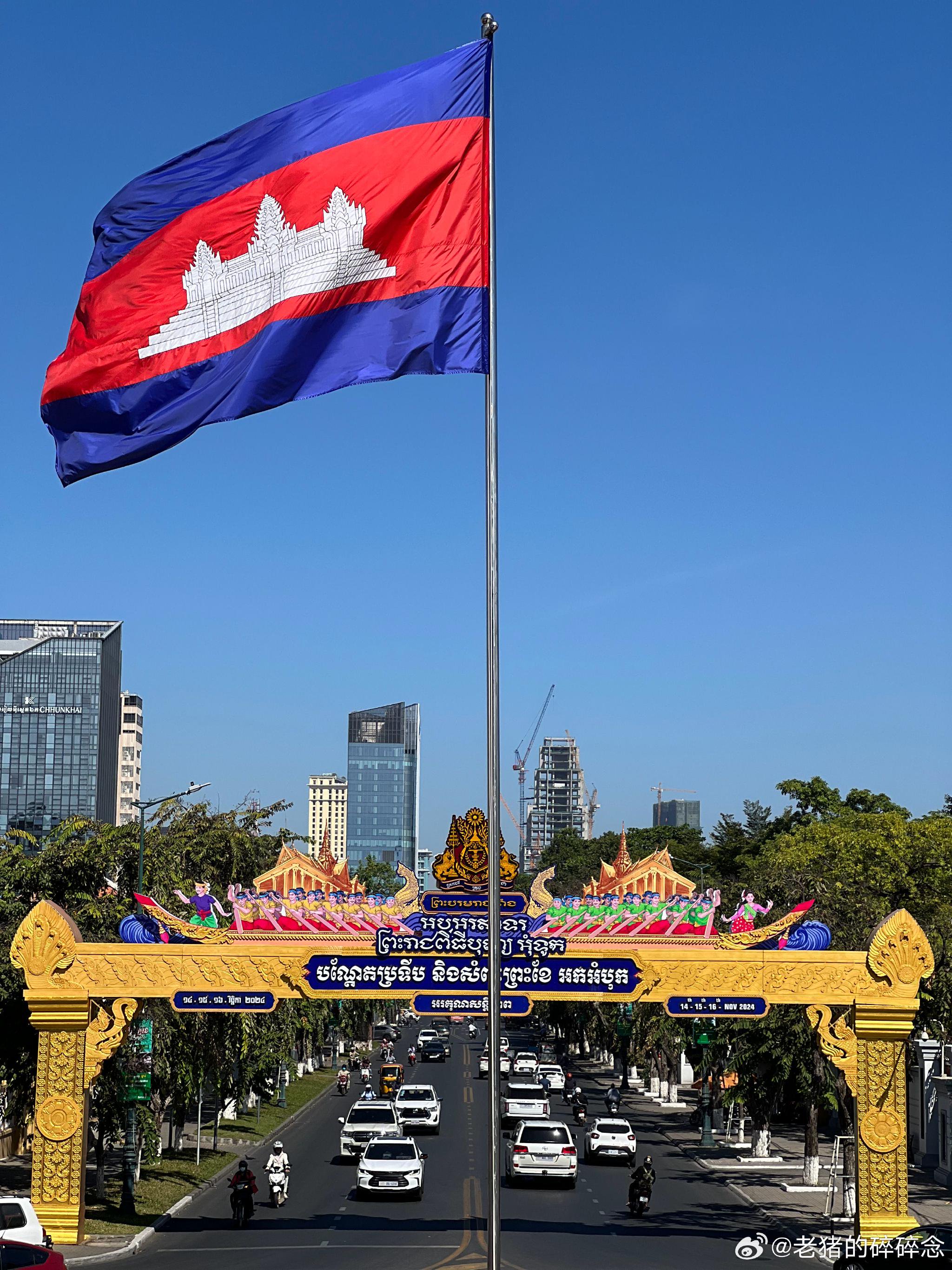 柬埔寨金边citywalk打卡柬埔寨独立纪念碑20米高的地标性纪念碑