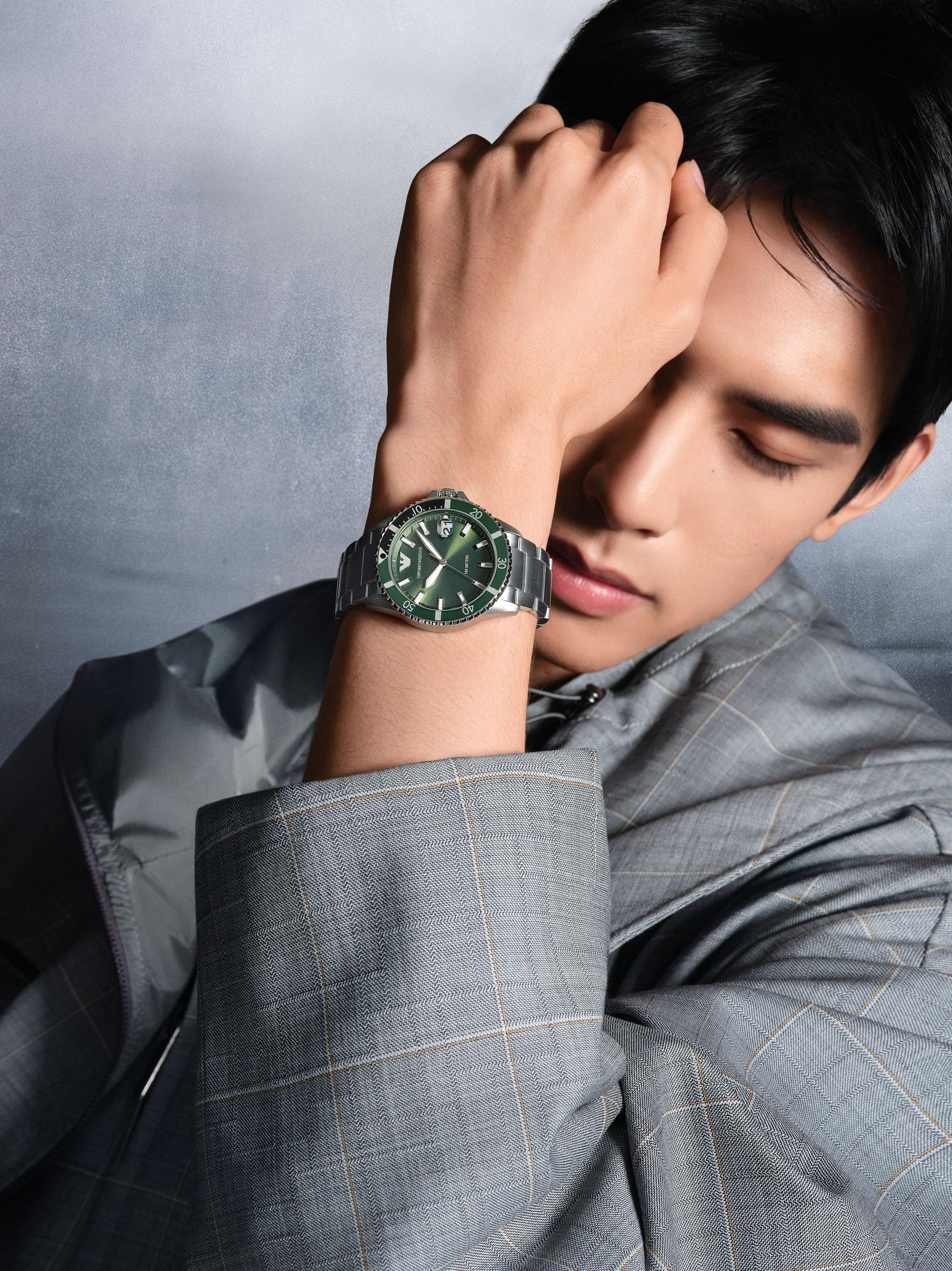 欢娱影视演员@宋威龙99 演绎emporio armani2021年春夏腕表系列