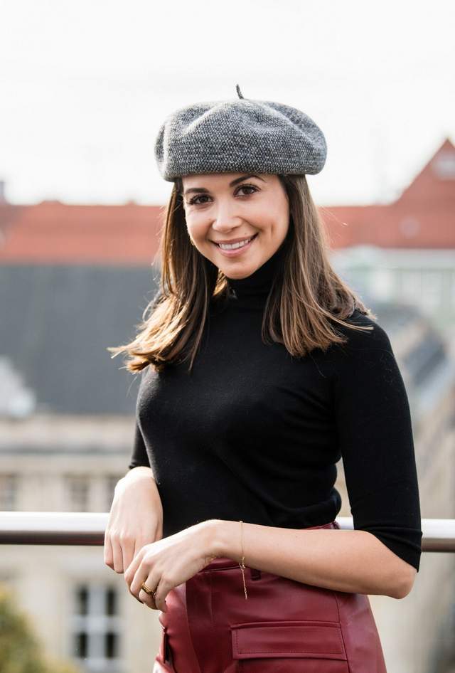 女星曼迪·卡普里斯曼迪现身迪士尼,她有着特别的柔美