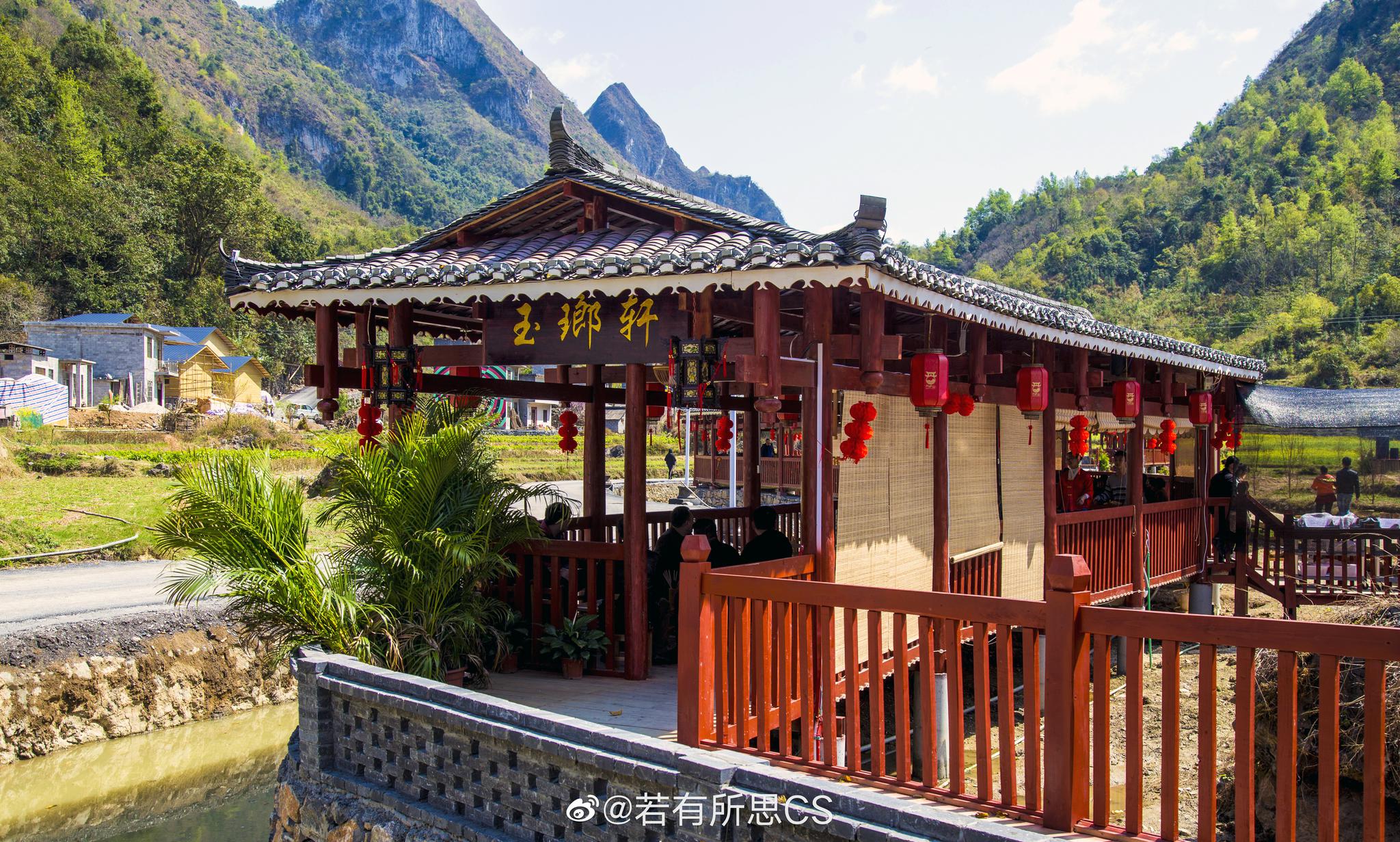 在广西有座丹炉山,过3道石城门,爬3个山顶,进入1座赤水宫