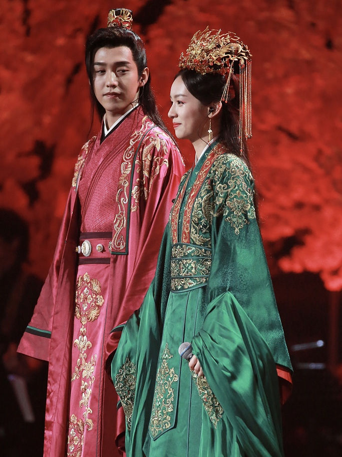 龚俊张哲瀚周也再现《山河令》的经典角色, "浪浪钉"还原"蒙眼拔钉"名