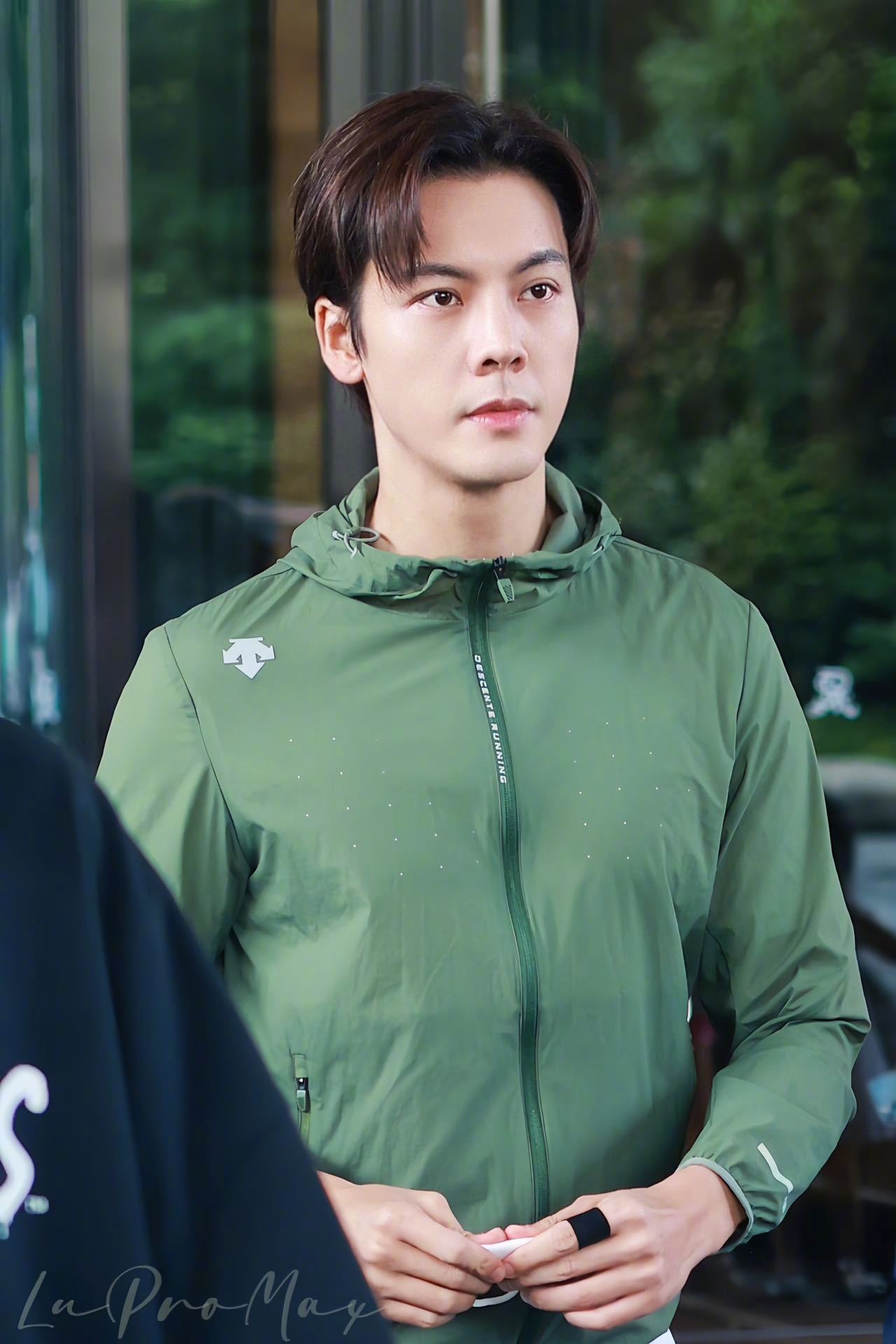 救命看到@william威廉陈伟霆 又去录密逃了……_高清图集_新浪网