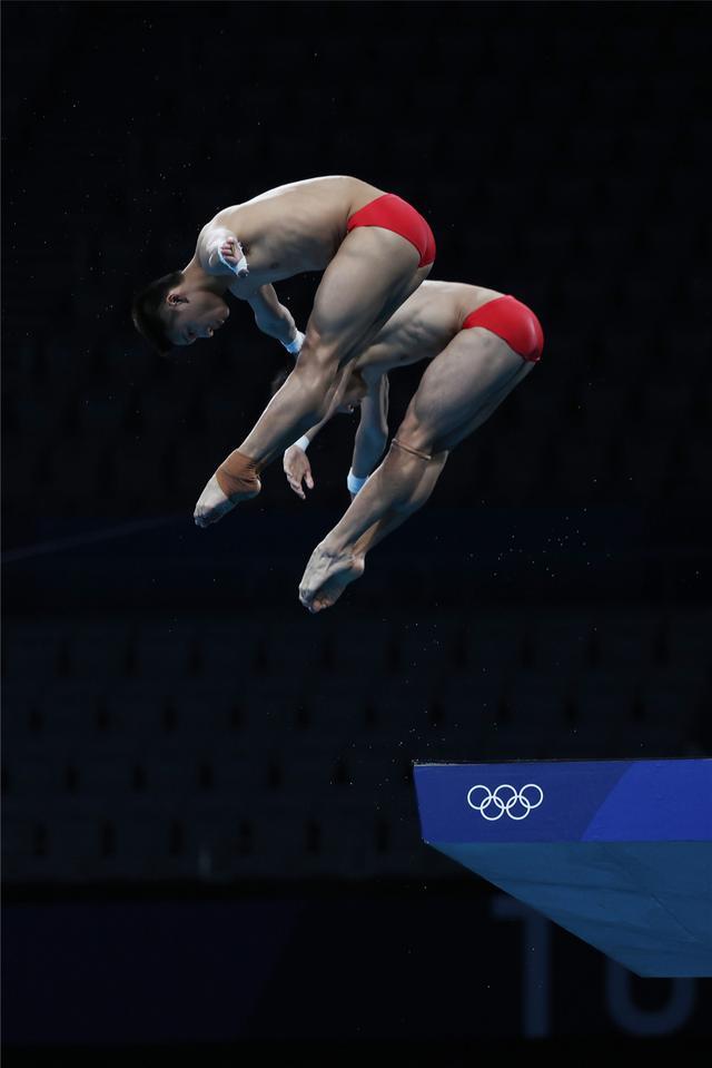 中国跳水梦之队憾失第2金,现场高清图全纪录|曹缘|戴利|陈艾森_新浪