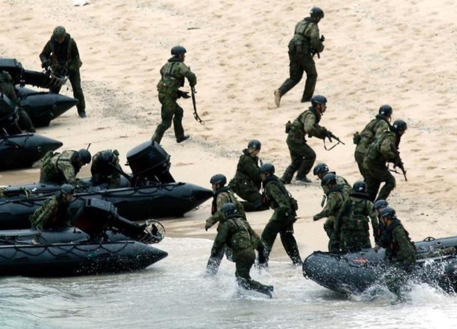 中俄在通过津轻海峡，在日本海亮剑，日本监视中俄军舰行动休闲区蓝鸢梦想 - Www.slyday.coM