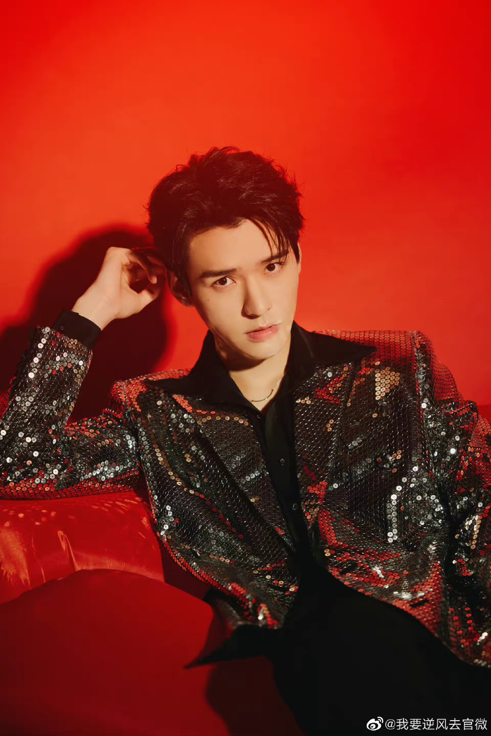 龚俊《我要逆风去》新剧照!现代装俊子太帅了!