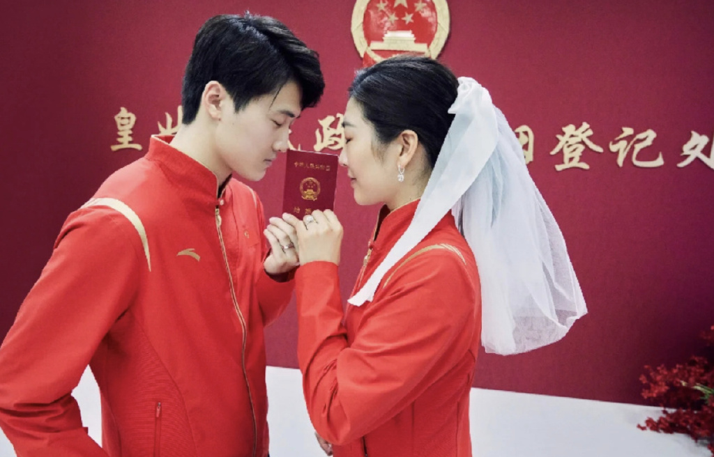 徐梦桃王心迪领证,两人穿国家队队服现身民政局,婚纱照幸福洋溢休闲区蓝鸢梦想 - Www.slyday.coM 徐梦桃王心迪领证,两人穿国家队队服现身民政局,婚纱照幸福洋溢休闲区蓝鸢梦想 - Www.slyday.coM