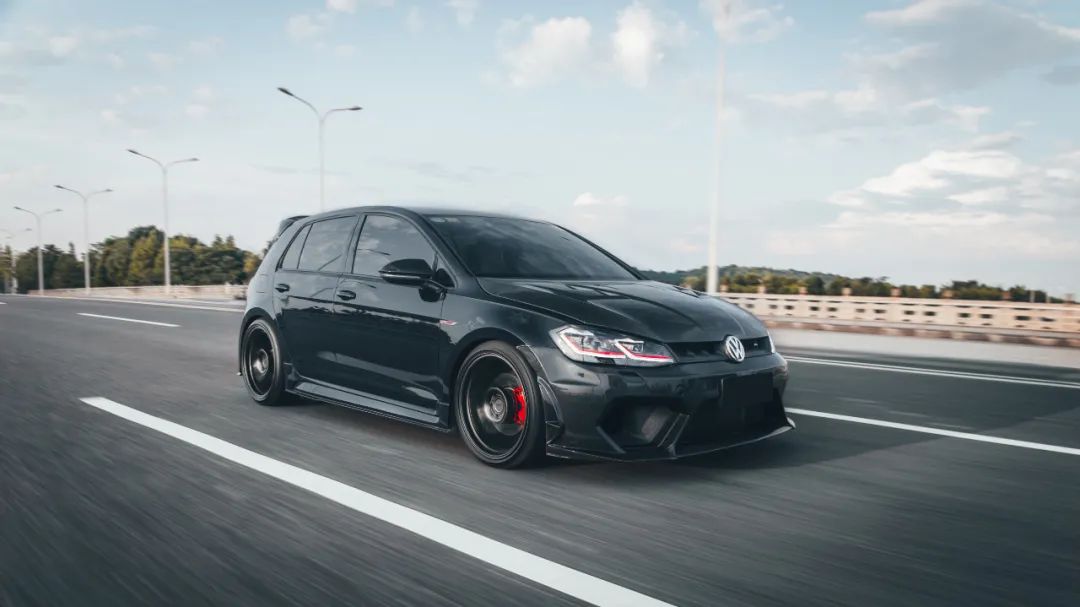 大众全新8代高尔夫r来袭aspec爆改400匹7代高r毫无压力
