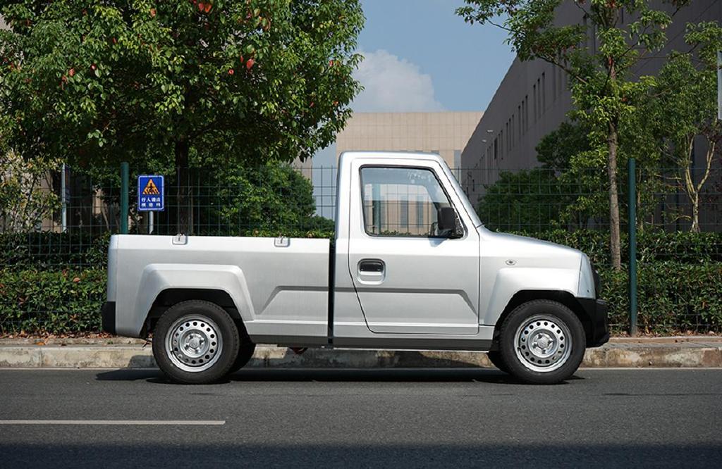 吉姆尼版的国产小皮卡外观很复古时尚2门2座续航185km