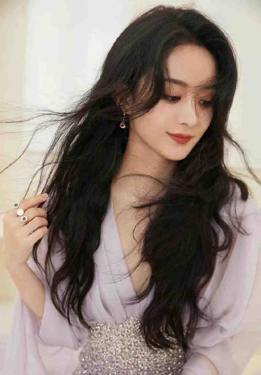 赵丽颖又一次封神亮相!金九封面造型火了,把蝴蝶鲜花全穿在身上休闲区蓝鸢梦想 - Www.slyday.coM 赵丽颖又一次封神亮相!金九封面造型火了,把蝴蝶鲜花全穿在身上休闲区蓝鸢梦想 - Www.slyday.coM